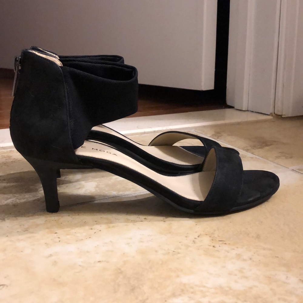 Pelle Moda  2 1/2 inch heel sandal